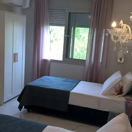 Pensión Divine Luxury Toroni
