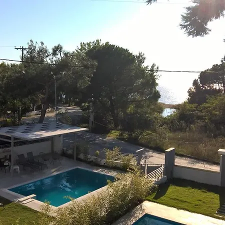 Divine Luxury بيت ضيافة توروني