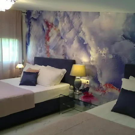 Divine Luxury טורוני